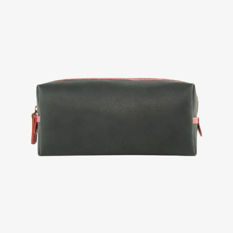 Elvis and Kresse Washbag Medium - Black with Red Trim